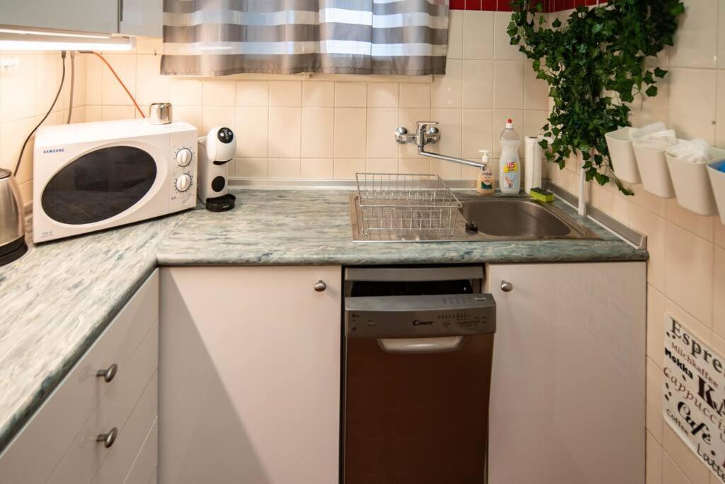 Bumblebee Apartment With Ac بودابست المظهر الخارجي الصورة